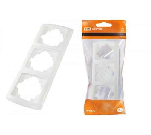 Рамка 3-х постовая вертикальная белая "Онега"   SQ1805-0028  TDM