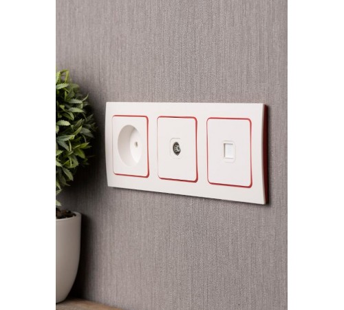 Стокгольм Рамка 3-местная белая с линией цвета красный PROxima  EAM-G-304-10  EKF