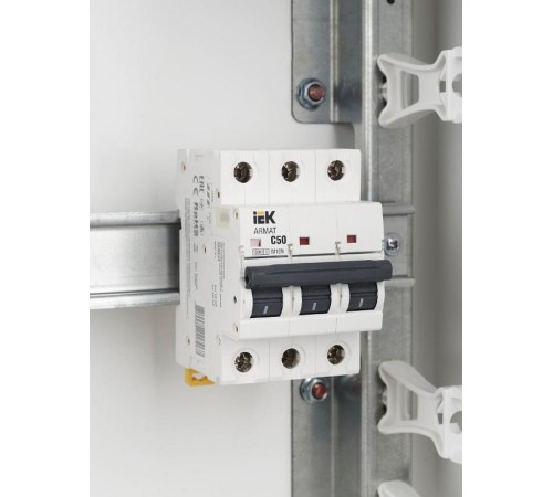 Выключатель автоматический трехполюсный M10N 3P C 50А 10кА ARMAT  AR-M10N-3-C050  IEK