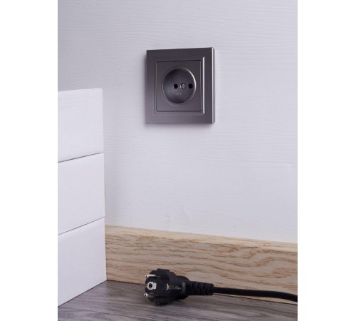 BRITE Розетка без заземления без шторок10А в сборе РСР10-1-0-БрС сталь  BR-R10-10-K46-F  IEK