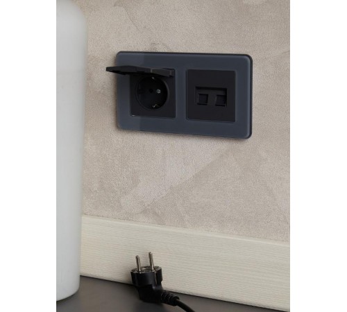 BRITE Розетка с заземлением со шторками с крышкой 16А IP20 РСбш10-3-БрГ графит   BR-R16-16-K53  IEK