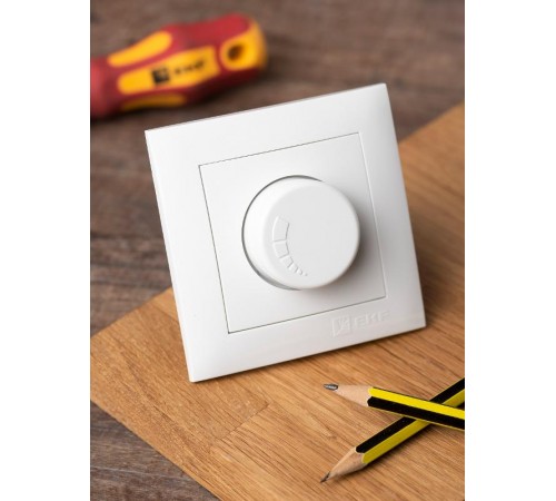 Валенсия светорегулятор 600W 220В белый EKF PROxima   EWD06-101-10   EKF