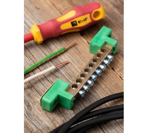 Шина "0" PE 6x9мм 8 отверстий латунь с контактной пластиной 2 зелёных угловых изолятора EKF PROximasn0-63-08-2-peEKF