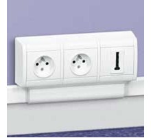 Sagane Рамка для плинтуса 20х12,5 3п  031696  Legrand