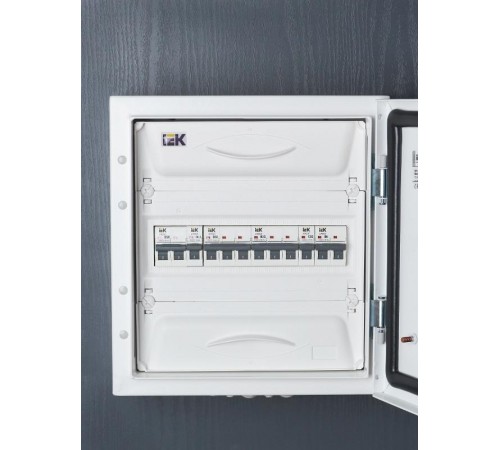 Выключатель автоматический трехполюсный M06N 3P D 63А 6кА ARMAT  AR-M06N-3-D063  IEK