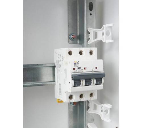 Выключатель автоматический трехполюсный M06N 3P D 63А 6кА ARMAT  AR-M06N-3-D063  IEK