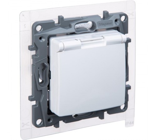Etika Белый Розетка с заземлением IP44  со шторками с защитной крышкой 16А 250В безвинтовые зажимы  672226  Legrand