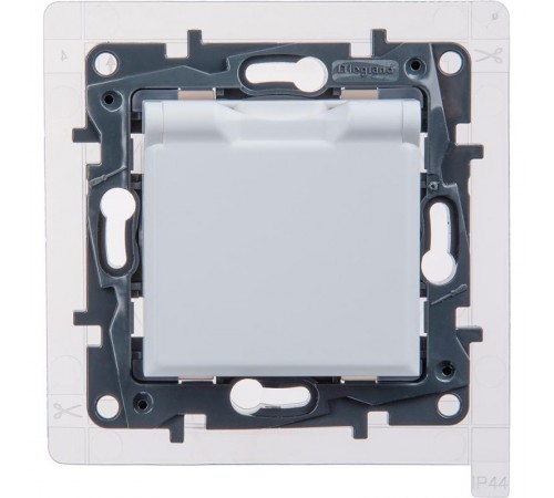 Etika Белый Розетка с заземлением IP44  со шторками с защитной крышкой 16А 250В безвинтовые зажимы  672226  Legrand