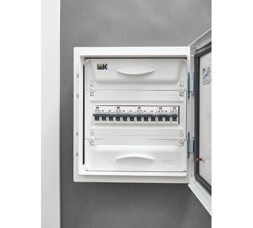 Выключатель автоматический трехполюсный M06N 3P D 16А 6кА ARMAT  AR-M06N-3-D016  IEK