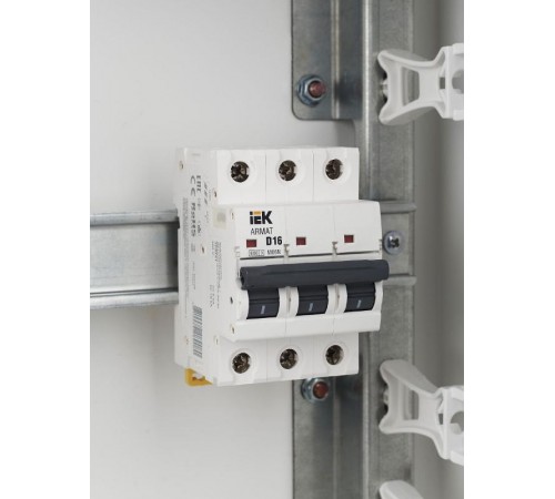 Выключатель автоматический трехполюсный M06N 3P D 16А 6кА ARMAT  AR-M06N-3-D016  IEK