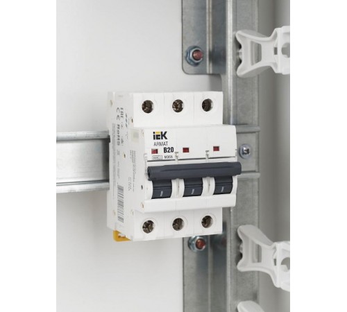 Выключатель автоматический трехполюсный M06N 3P B 20А 6кА ARMAT  AR-M06N-3-B020  IEK