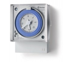 Реле времени механическое недельное; монтаж на панель; 1СO 16A; питание 120...230В АC; резервн.источник питания  123182300007  Finder