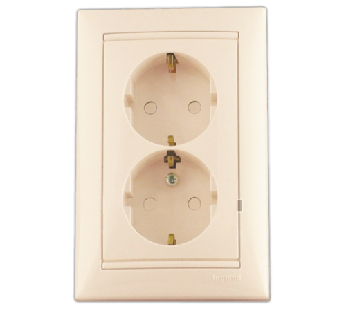 Valena Сл. кость Розетка 2-ая с/з с защитными шторками  774371  Legrand