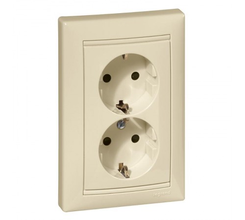 Valena Сл. кость Розетка 2-ая с/з с защитными шторками  774371  Legrand