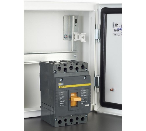 Авт. выкл. ВА88-35  3Р  200А  35кА    SVA30-3-0200  IEK