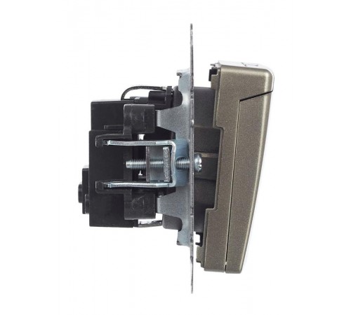 BRITE Розетка с заземлением со шторками с крышкой 16А IP20 РСбш10-3-БрШ шампань   BR-R16-16-K37  IEK