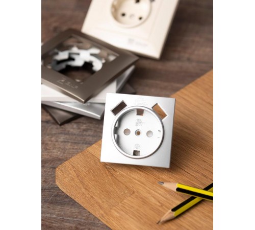 Валенсия лицевая панель розетки 1-местной с/з 16А сталь с защ. штор. с 2 USB 2,1А EKF PROxima   ESR16-L-028-30-2USB   EKF