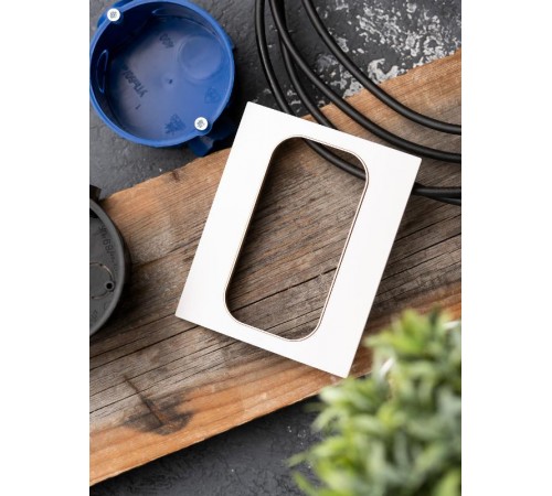 Стокгольм Рамка для розетки 2-местная белая с линией цвета шампань PROxima  EYM-G-305-20  EKF