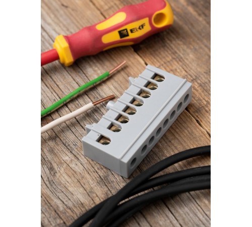 Шина "фаза" L (6х9мм) 8 отверстий латунь серый изолированный корпус на DIN-рейку EKF PROxima  sn0-63-8-is  EKF