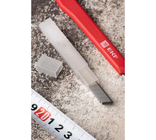 Набор сегментированных лезвий 9 мм НС-10 Master  cm-s10-ms  EKF