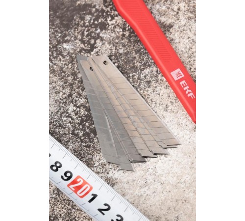 Набор сегментированных лезвий 9 мм НС-10 Master  cm-s10-ms  EKF