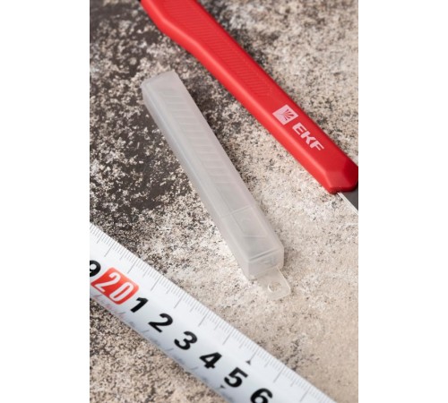 Набор сегментированных лезвий 9 мм НС-10 Master  cm-s10-ms  EKF