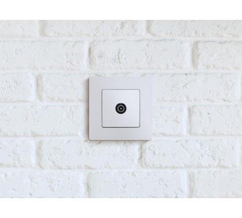 Etika Белый Розетка TV проходная, 15дБ  672263  Legrand