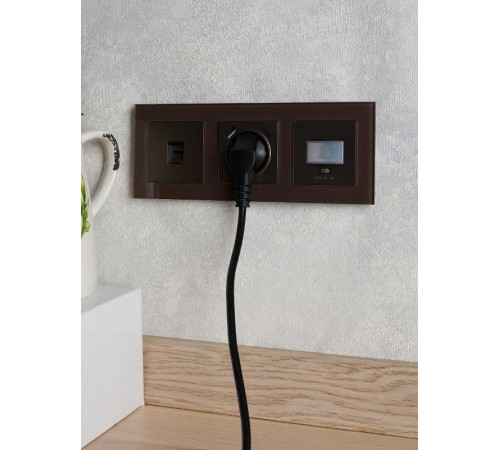 BRITE Рамка 3-ая РУ-3-2-БрТБ стекло темная бронза  BR-M32-G-K45  IEK