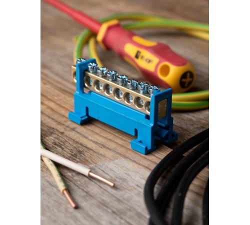 Шина "0" N (6х9мм) 8 отверстий латунь синий изолятор тип "Стойка" на DIN-рейку EKF PROxima  sn0-63-8-sb  EKF