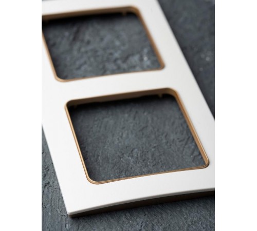 Стокгольм Рамка 4-местная белая с линией цвета шампань PROxima  EAM-G-303-20  EKF