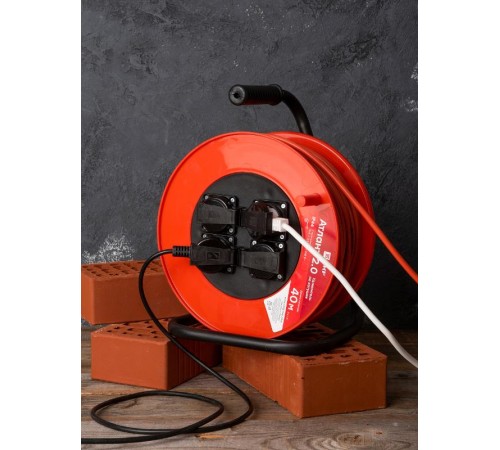 Удлинитель на катушке "Атлант 2.0" 4 гнезда 40м с заземлением КГ 3*1,5 16А/3,5кВт IP44 PROxima  UKA02-16-315R-4-40-IP44  EKF