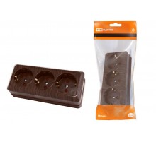 Розетка 3-х местная горизонтальная 2П+3 открытой установки IP20 16A с з/ш бук "Ладога"  SQ1801-0327  TDM