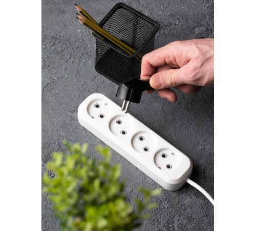 Удлинитель "Эксперт" 4 гнезда  3 метра 10А/2,2кВт без заземления ПВС 2х0,75  EKF PROximaUBA10-275-4-03EKF