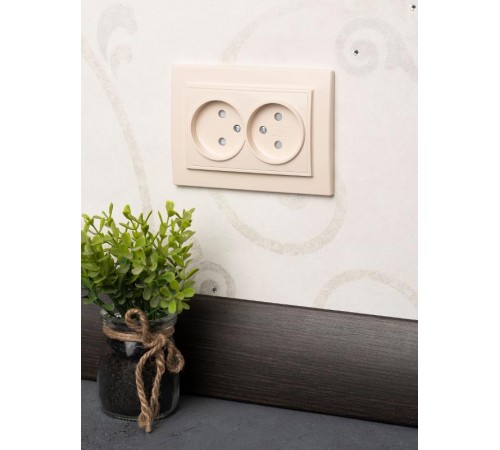 Розетка 2-мест. СП б/з 10А бежевый с защ. штор. Минск EKFERR10-102-200EKF