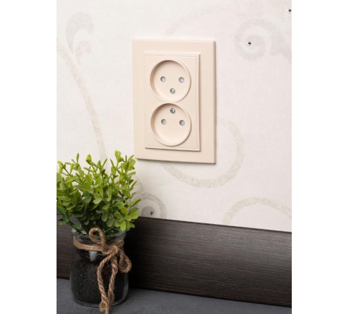 Розетка 2-мест. СП б/з 10А бежевый с защ. штор. Минск EKFERR10-102-200EKF