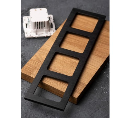 Стокгольм Рамка 4-местная металлическая черная PROxima  EZM-G-305-10  EKF