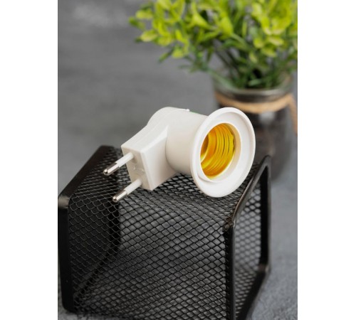 Переходник вилка-Е27 с выключателем, белый PROxima  ADF-E27-s-w  EKF