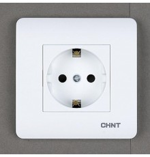 Розетка с заземляющим контактом 16А 250В  715389  CHINT