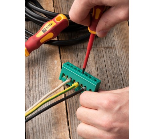 Шина "0" PE (6х9мм) 8 отверстий латунь зеленый изолированный корпус на DIN-рейку EKF PROxima  sn0-63-8-ig  EKF