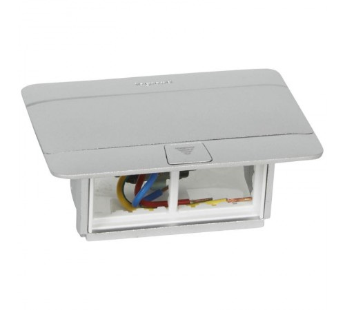 Выдвижной розеточный блок - неукомплектованный - IP 40 - 6 модулей - алюминий  054012  Legrand