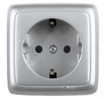 Розетка открытой установки, одноместная, с заземляющим контактом, со шторкой, с изолирующй пластиной, цвет серебро  РА16-114-06  HEGEL