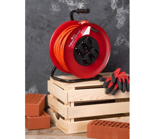 Удлинитель на катушке "Гефест 2.0" 4 гнезда 50м с заземлением и предохранителем ПВС 3*1,5 16А/3,5кВт IP44 PROxima  UKA02-16-R315-4-50-IP44  EKF
