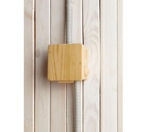 Коробка расп. КМ 80х80х50мм о/к IP54 7 вв. сосна  UKO31-080-080-050-K34-54  IEK