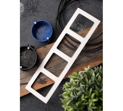 Стокгольм Рамка 4-местная белая с линией цвета зеленый PROxima  EAM-G-303-10  EKF