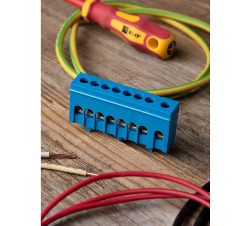 Шина "0" N (6х9мм) 8 отверстий латунь синий изолированный корпус на DIN-рейку EKF PROxima  sn0-63-8-ib  EKF