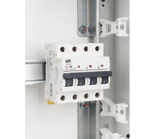 Выключатель автоматический четырехполюсный M06N 4P D 3А 6кА ARMAT  AR-M06N-4-D003  IEK
