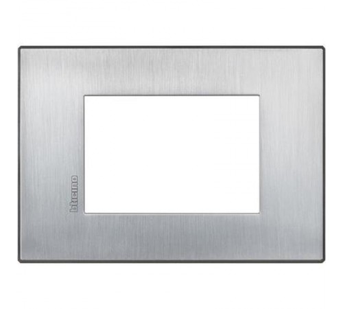 Axolute. Рамка Air, итальянский стандарт 3 мод. Цвет "Матовый хром"  HW4803CRS  Legrand