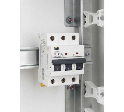 Выключатель автоматический трехполюсный M06N 3P B 13А 6кА ARMAT  AR-M06N-3-B013  IEK