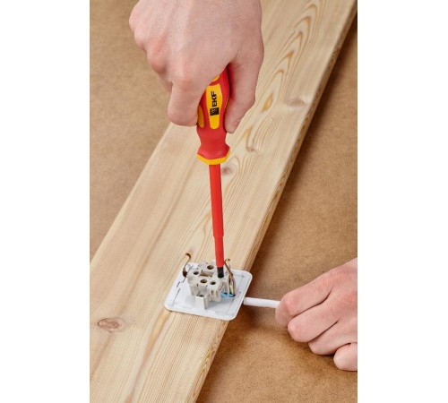 Отвертка Master SL5.5x125 мм 1000В EKF Basicsl-5.5-125-mas-inEKF