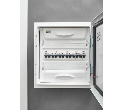 Выключатель автоматический трехполюсный M06N 3P B 32А 6кА ARMAT  AR-M06N-3-B032  IEK